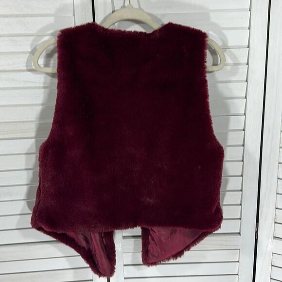 Me Jane Red Faux Fur Vest - Picture 5 of 11